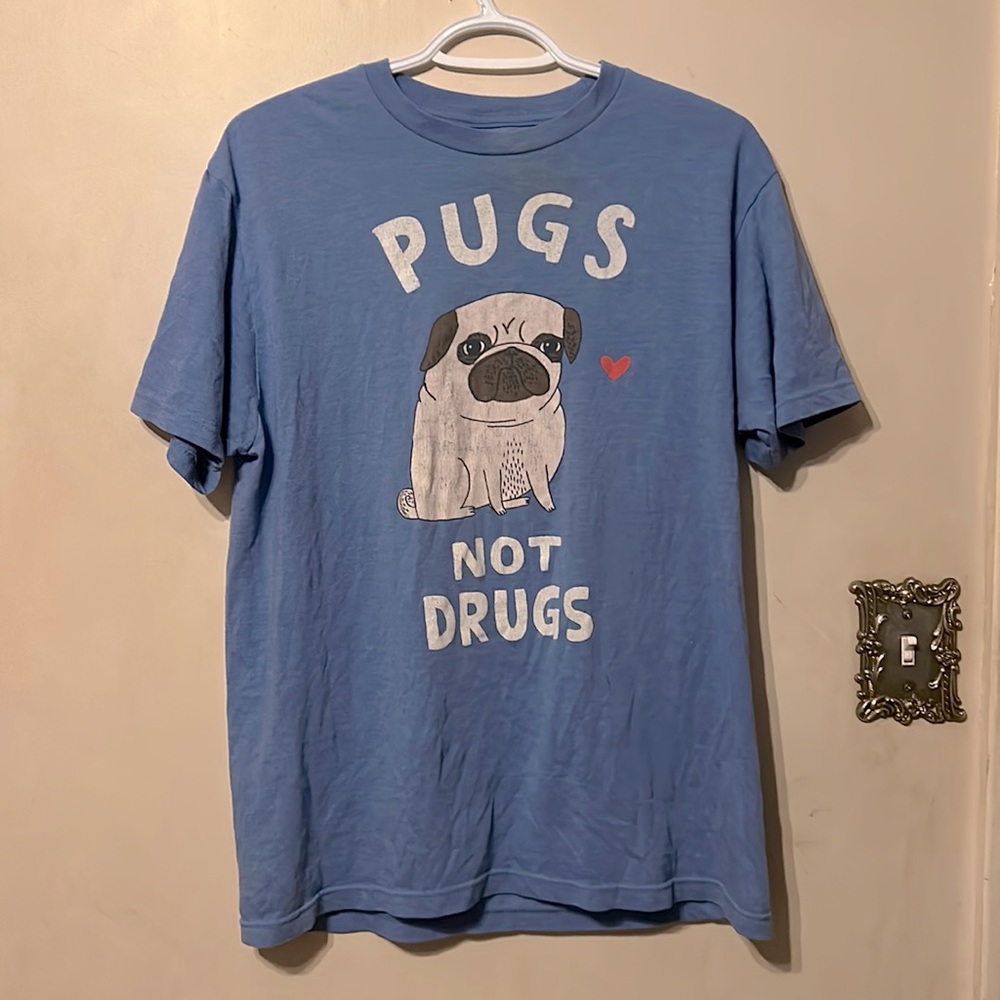 Vintage 2000s “PUGS NOT DRUGS” Graphic Tee